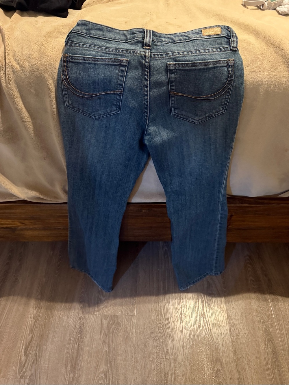 refuge Women's Straight Leg Jeans in Blue Wash